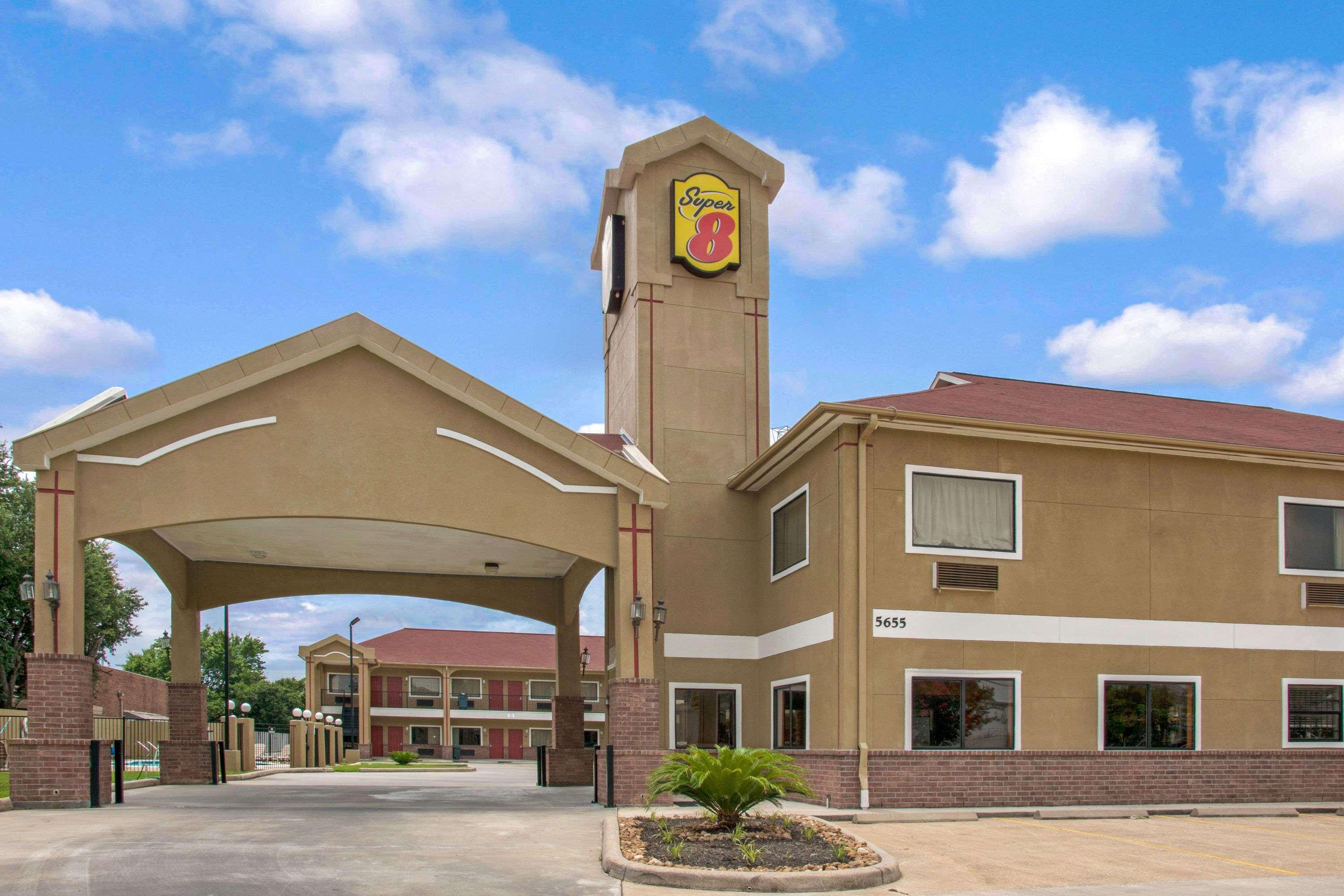 Super 8 By Wyndham Houston/Brookhollow Nw Hotel Exterior photo